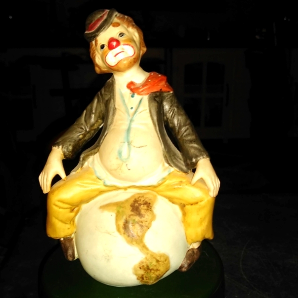 Alberte Price Sitting on the world. It is most likely from the 70’s/80’s. clown